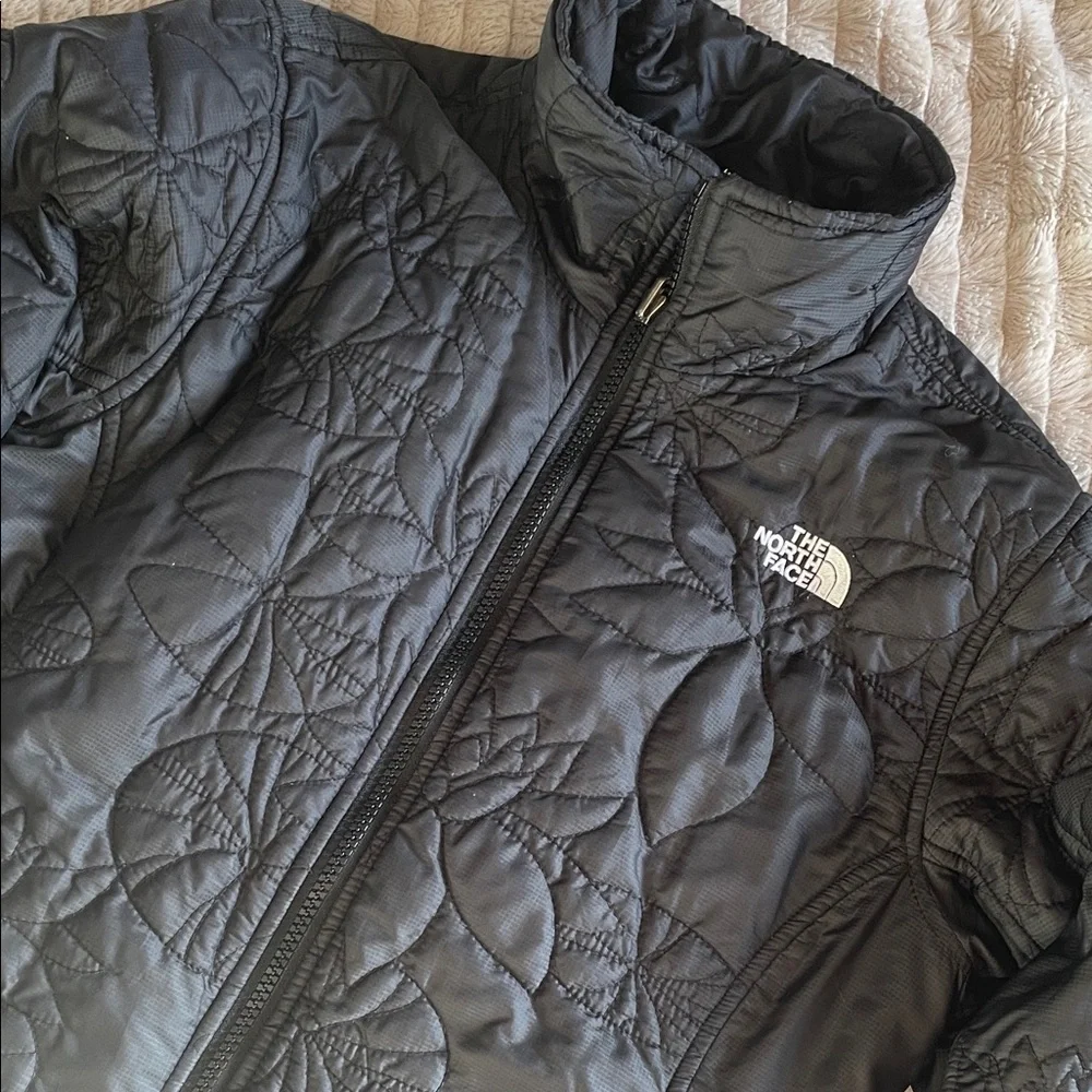 The North Face Women's Black Quilted Snow Jacket - Picture 2 of 7
